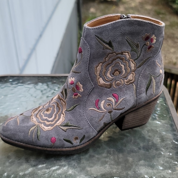 sofft westmont booties